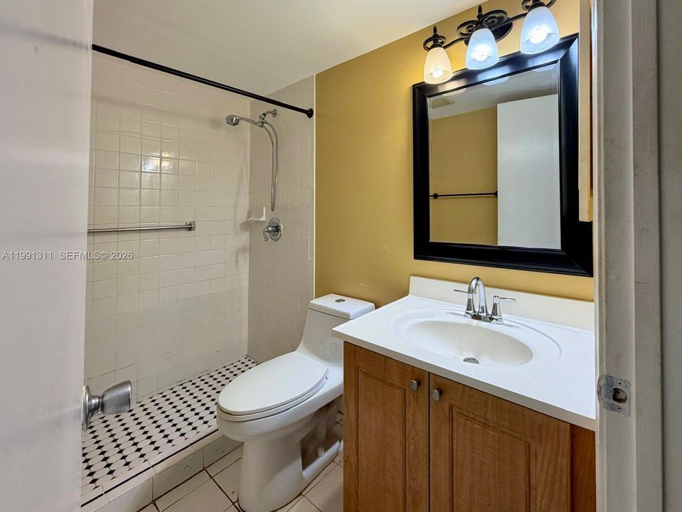 For Sale: $125,000 (2 beds, 1 baths, 953 Square Feet)