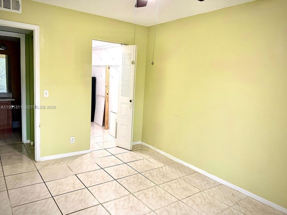 For Sale: $125,000 (2 beds, 1 baths, 953 Square Feet)