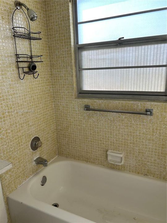 For Rent: $1,450 (1 beds, 1 baths, 700 Square Feet)