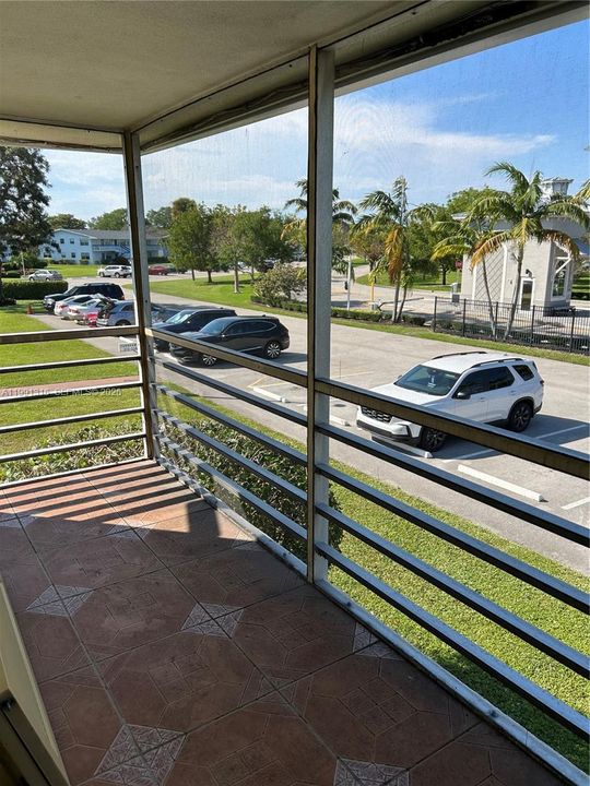 For Rent: $1,450 (1 beds, 1 baths, 700 Square Feet)