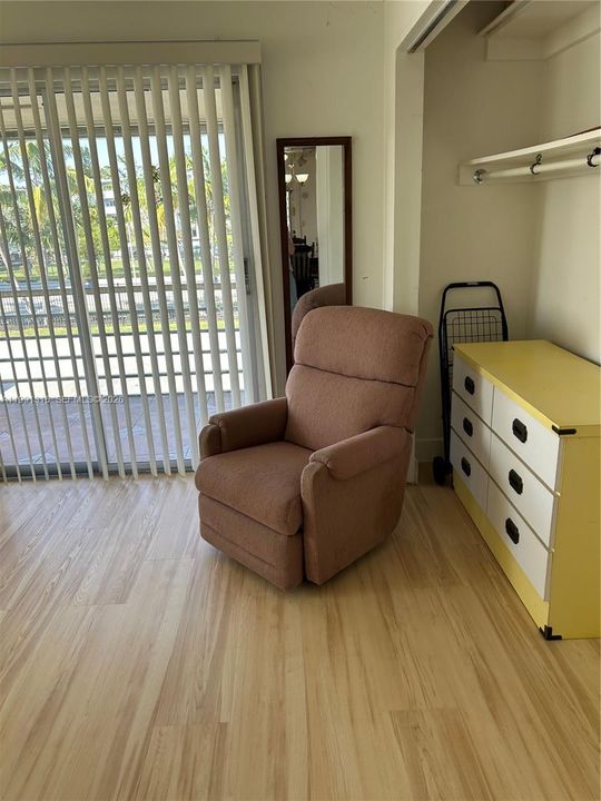 For Rent: $1,450 (1 beds, 1 baths, 700 Square Feet)