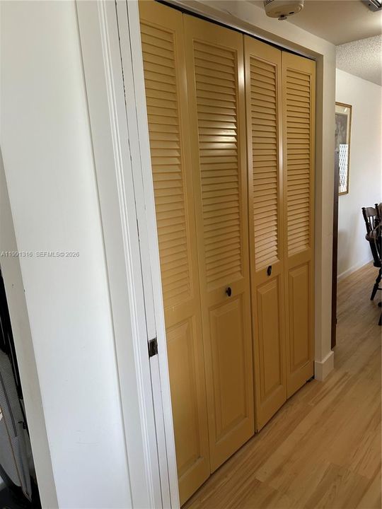 For Rent: $1,450 (1 beds, 1 baths, 700 Square Feet)