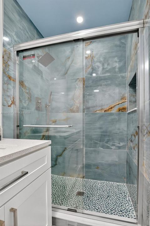 For Rent: $5,200 (3 beds, 2 baths, 1870 Square Feet)