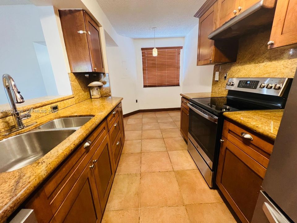 En Venta: $374,000 (2 camas, 2 baños, 1128 Pies cuadrados)