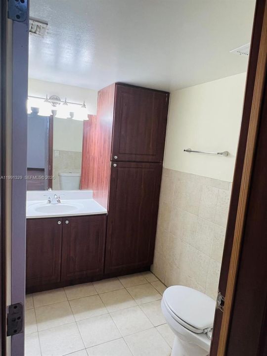 En Venta: $374,000 (2 camas, 2 baños, 1128 Pies cuadrados)