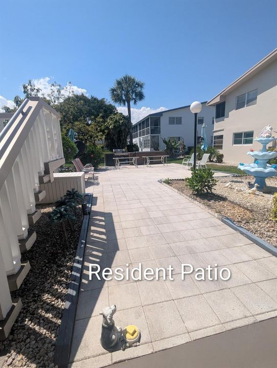 Resident Patio w Built In Coking Station