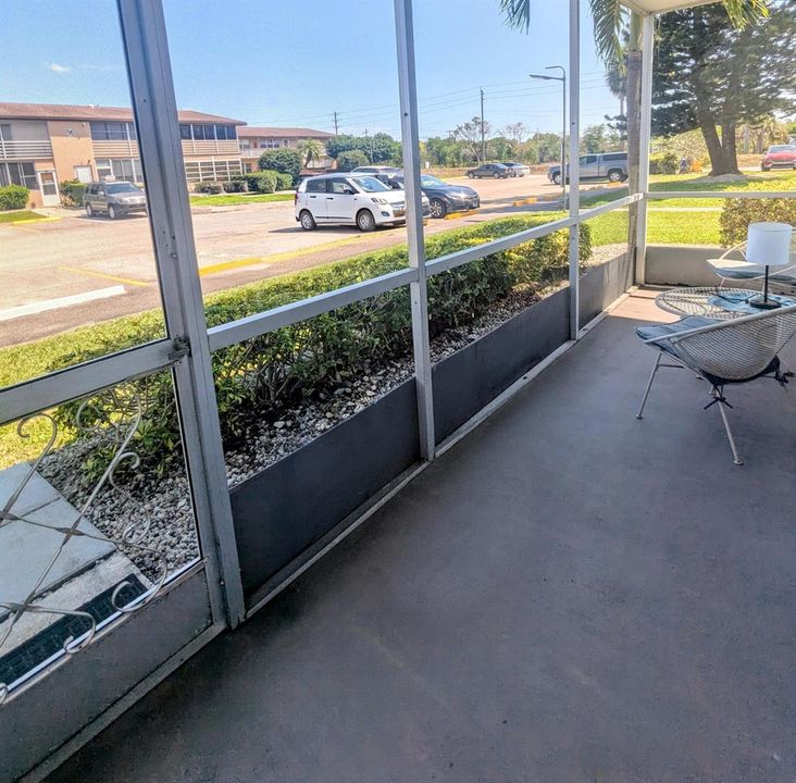 Screened Patio w Direct Access to Parkin