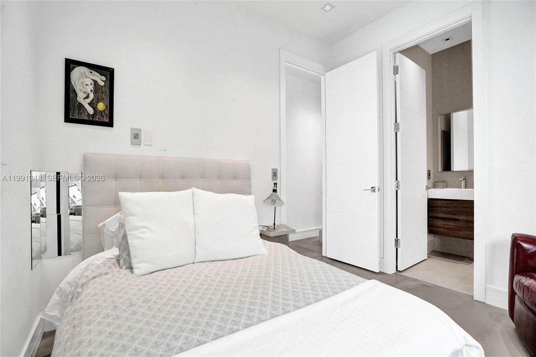 En Venta: $3,295,000 (5 camas, 5 baños, 3873 Pies cuadrados)
