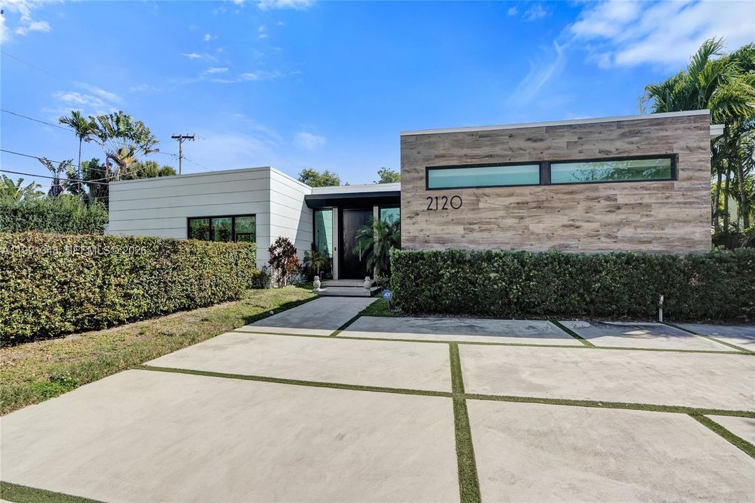 En Venta: $3,295,000 (5 camas, 5 baños, 3873 Pies cuadrados)