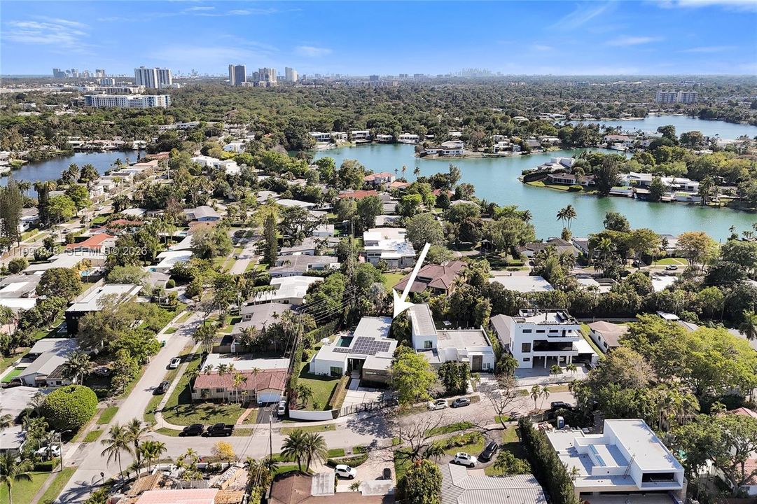En Venta: $3,295,000 (5 camas, 5 baños, 3873 Pies cuadrados)