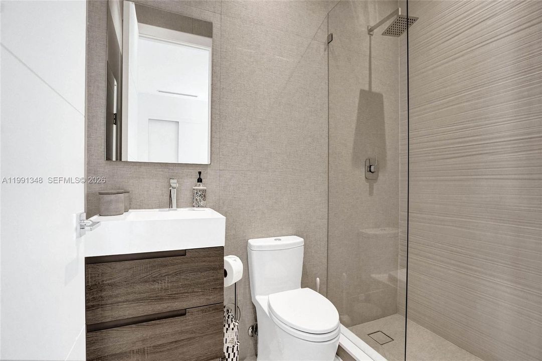 En Venta: $3,295,000 (5 camas, 5 baños, 3873 Pies cuadrados)