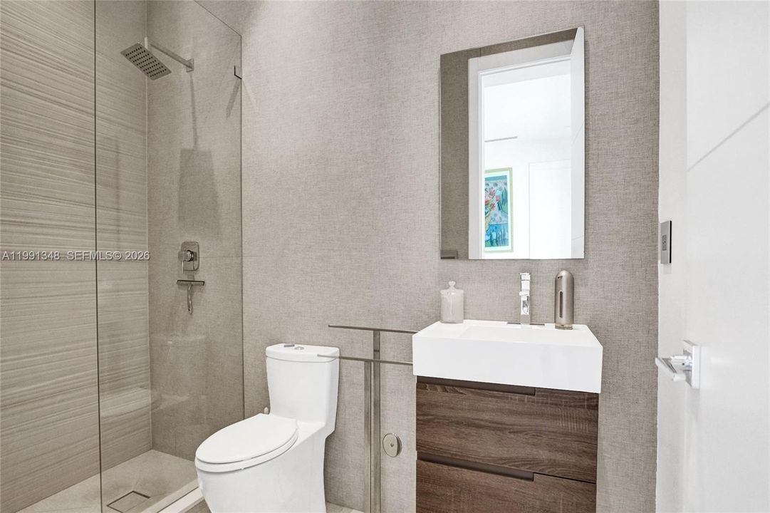 En Venta: $3,295,000 (5 camas, 5 baños, 3873 Pies cuadrados)