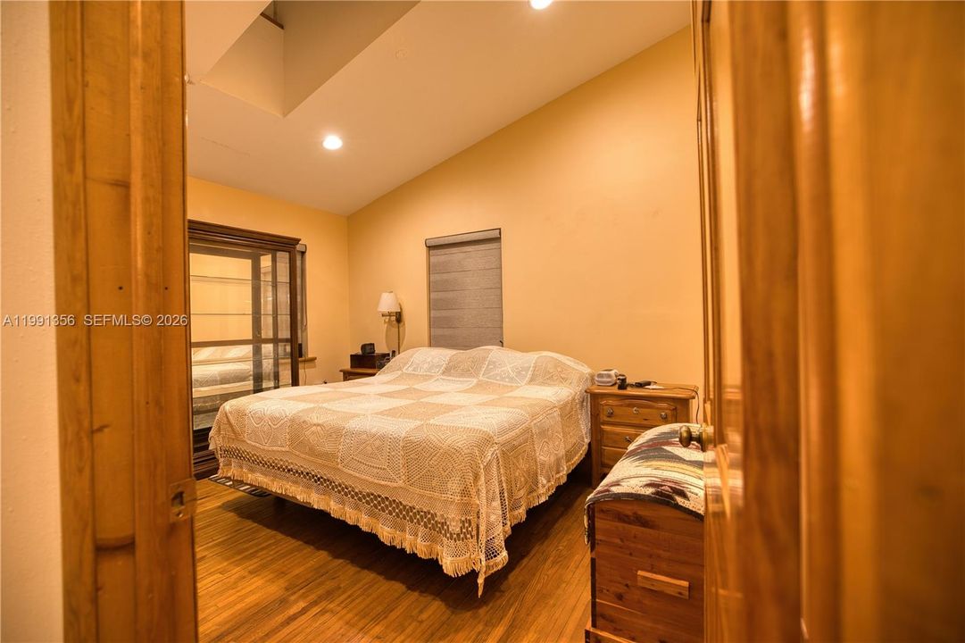 Vendido Recientemente: $790,000 (2 camas, 1 baños, 928 Pies cuadrados)