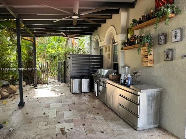 En Venta: $1,550,000 (3 camas, 2 baños, 2859 Pies cuadrados)