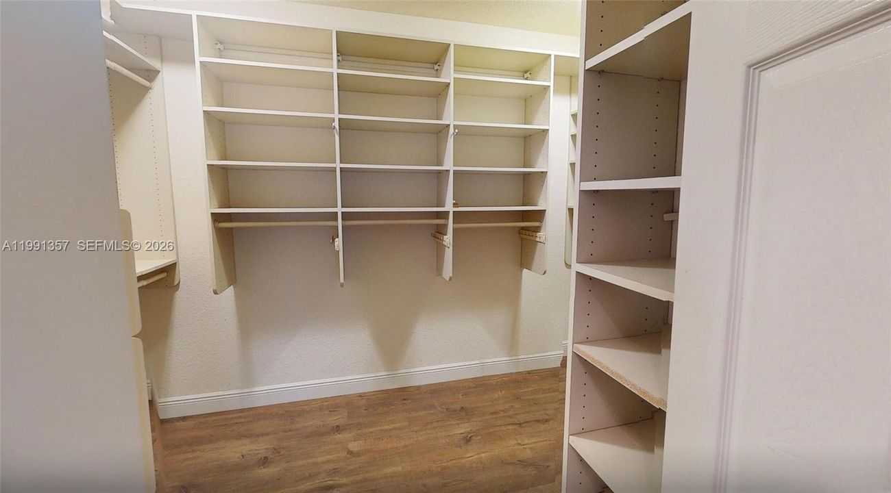 En Venta: $1,550,000 (3 camas, 2 baños, 2859 Pies cuadrados)