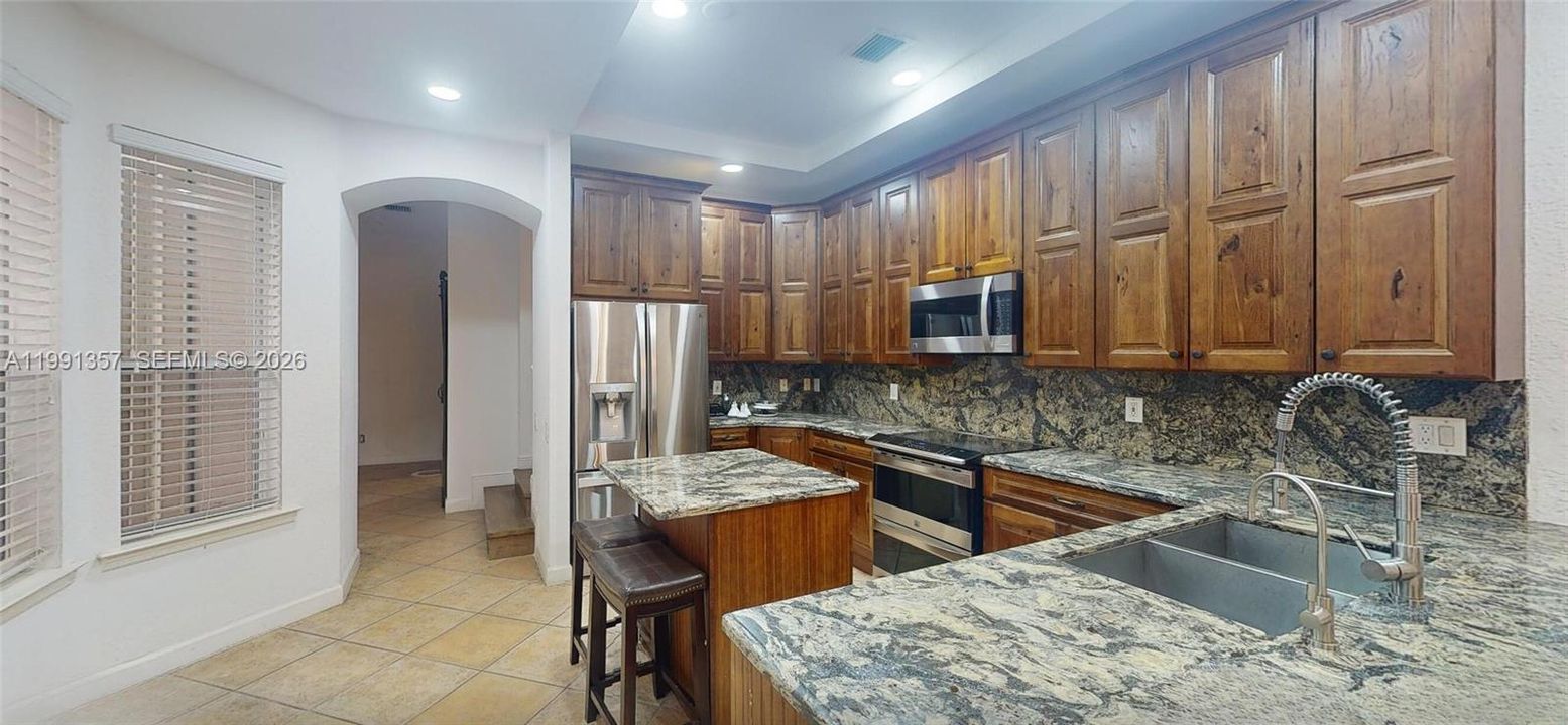 En Venta: $1,550,000 (3 camas, 2 baños, 2859 Pies cuadrados)