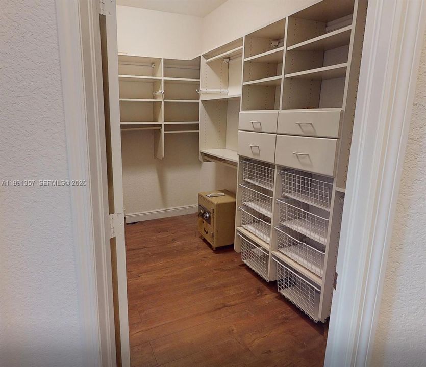 En Venta: $1,550,000 (3 camas, 2 baños, 2859 Pies cuadrados)
