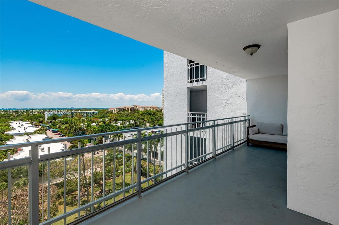 For Sale: $1,599,000 (2 beds, 2 baths, 1670 Square Feet)