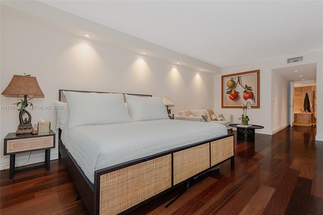 For Sale: $1,599,000 (2 beds, 2 baths, 1670 Square Feet)