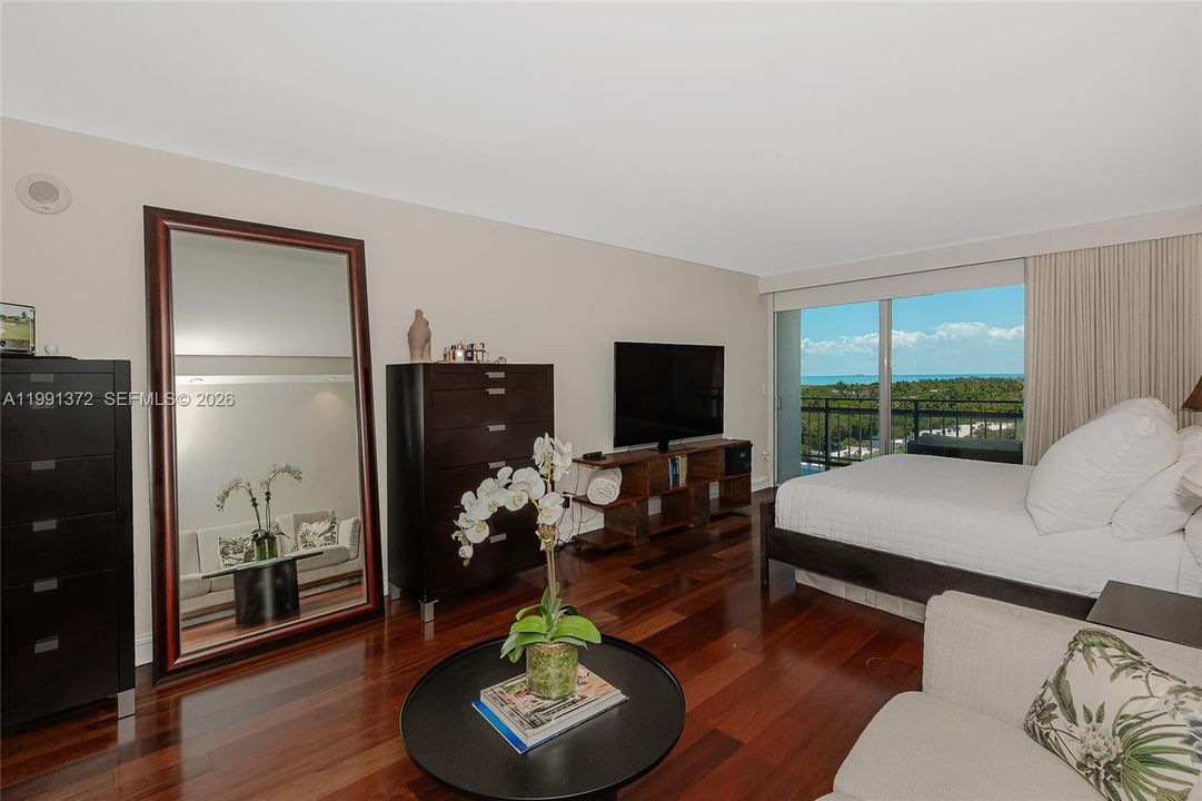 For Sale: $1,599,000 (2 beds, 2 baths, 1670 Square Feet)