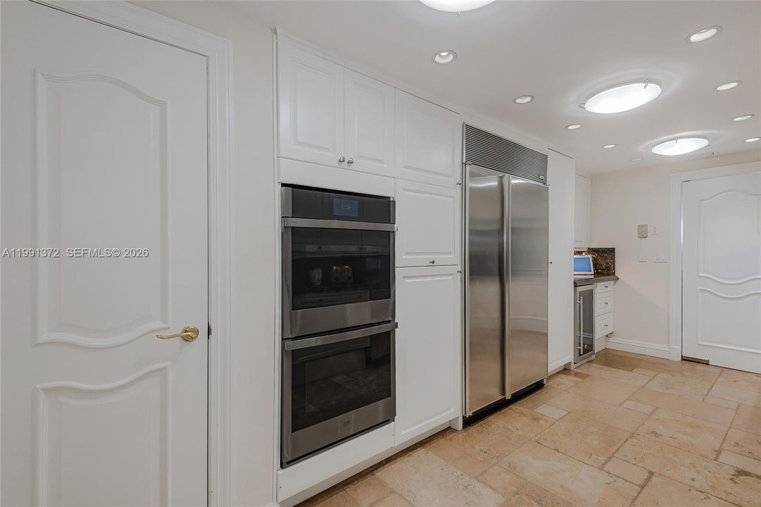For Sale: $1,599,000 (2 beds, 2 baths, 1670 Square Feet)