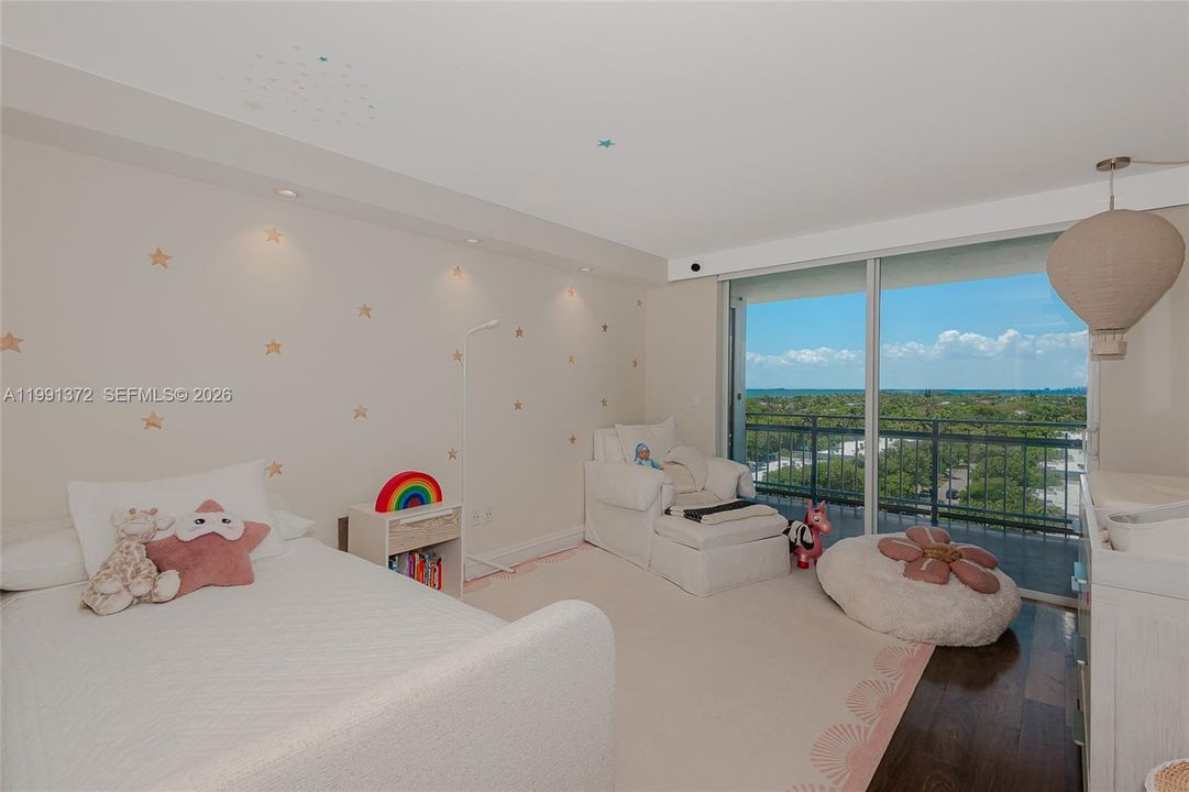 For Sale: $1,599,000 (2 beds, 2 baths, 1670 Square Feet)