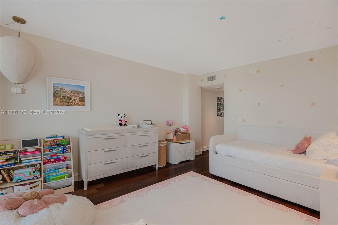For Sale: $1,599,000 (2 beds, 2 baths, 1670 Square Feet)