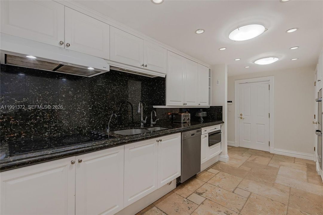 For Sale: $1,599,000 (2 beds, 2 baths, 1670 Square Feet)