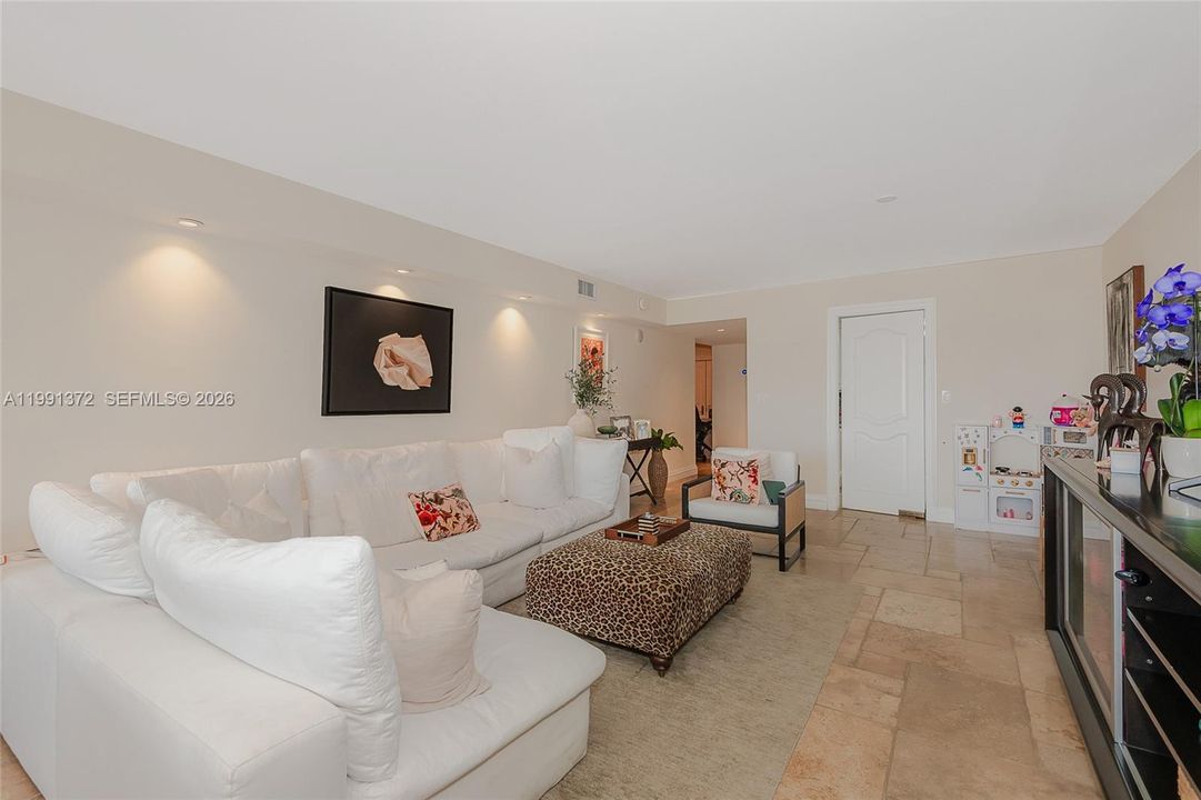 For Sale: $1,599,000 (2 beds, 2 baths, 1670 Square Feet)