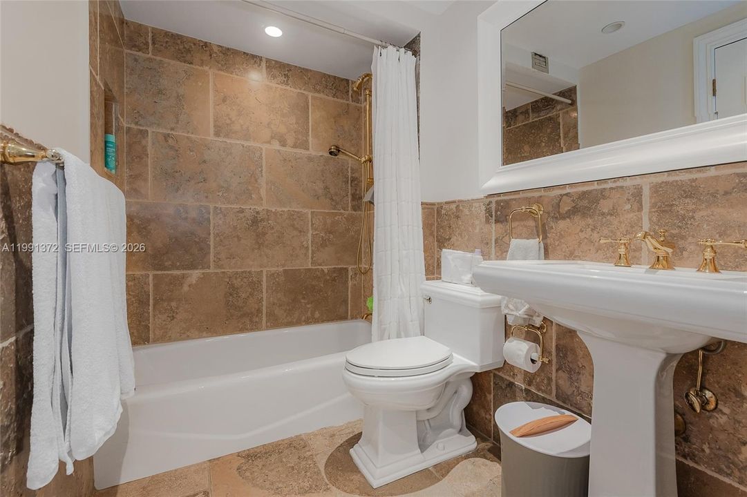 For Sale: $1,599,000 (2 beds, 2 baths, 1670 Square Feet)