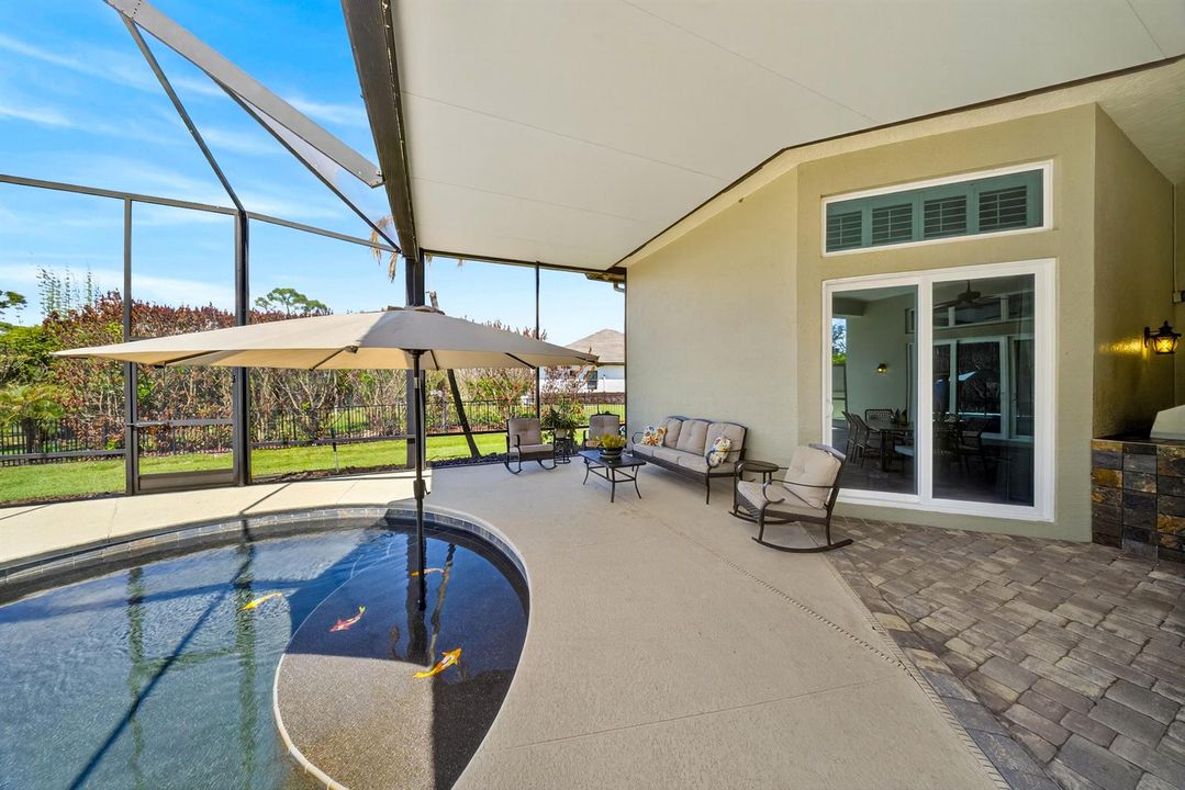 Pool to side yard