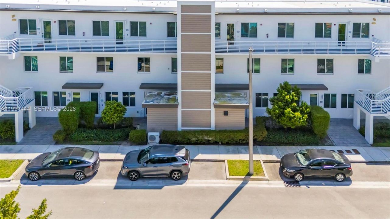 Под контрактом: $475,000 (3 спален, 2 ванн, 1315 Квадратных фут)