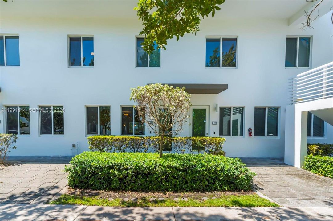Под контрактом: $475,000 (3 спален, 2 ванн, 1315 Квадратных фут)