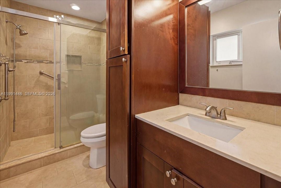 En Venta: $790,000 (3 camas, 2 baños, 2010 Pies cuadrados)