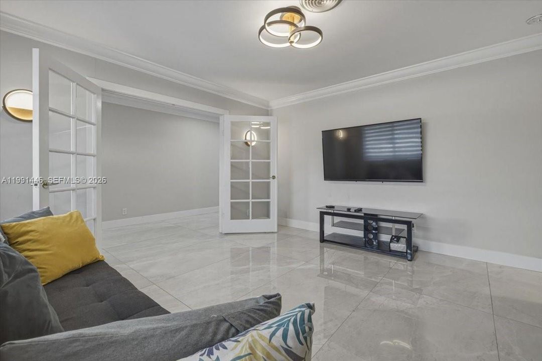 En Venta: $790,000 (3 camas, 2 baños, 2010 Pies cuadrados)