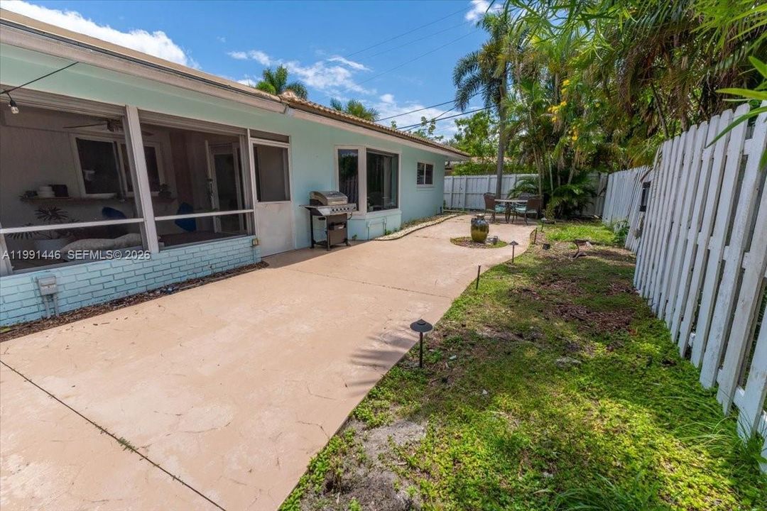 En Venta: $790,000 (3 camas, 2 baños, 2010 Pies cuadrados)