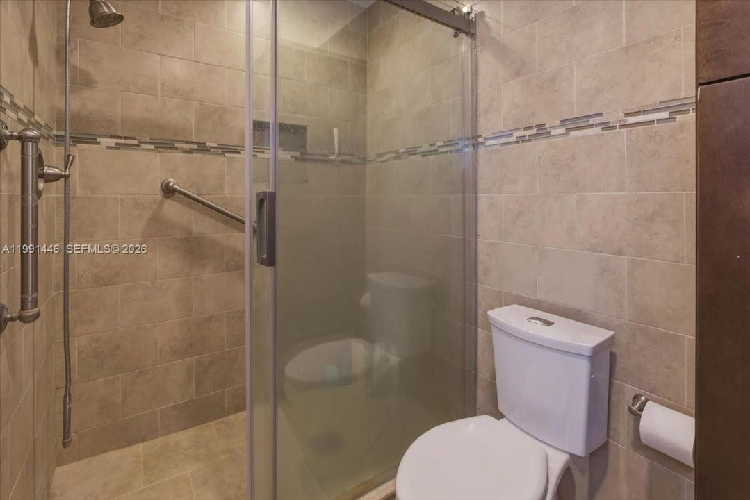 En Venta: $790,000 (3 camas, 2 baños, 2010 Pies cuadrados)