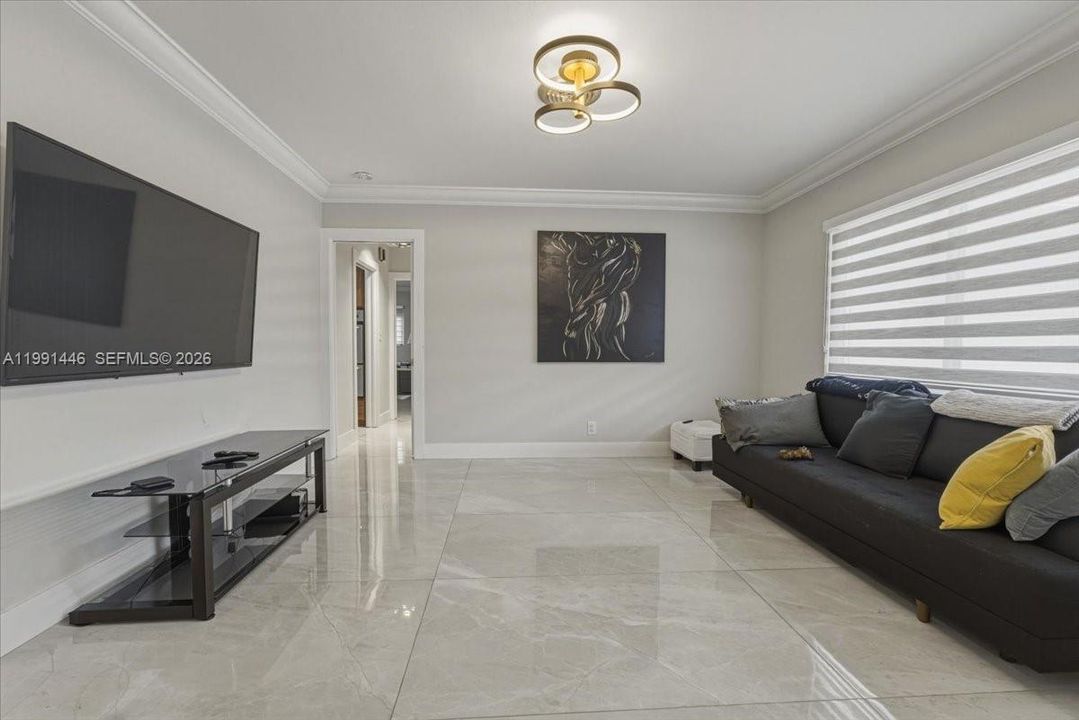 En Venta: $790,000 (3 camas, 2 baños, 2010 Pies cuadrados)