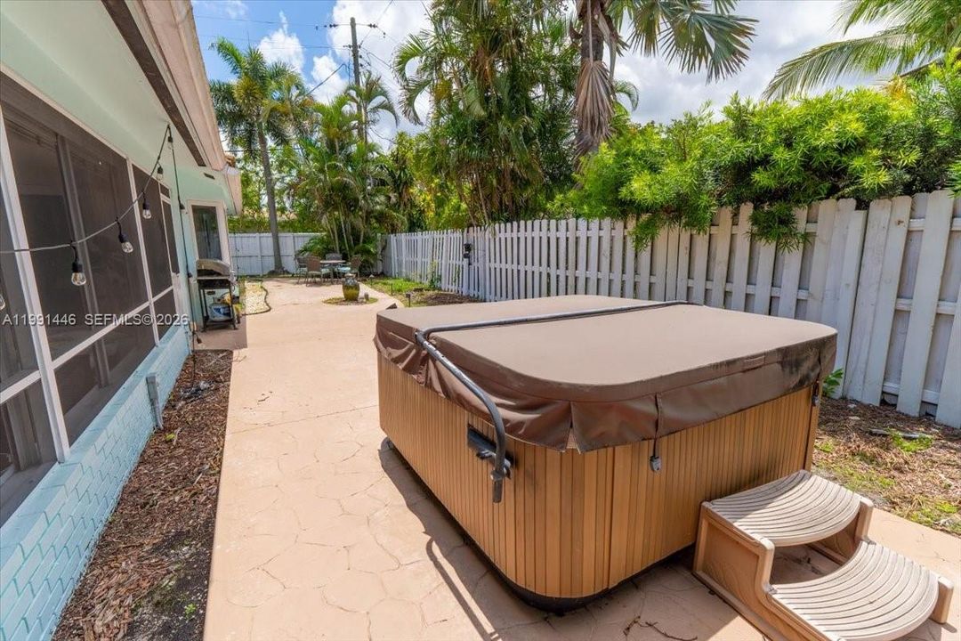 En Venta: $790,000 (3 camas, 2 baños, 2010 Pies cuadrados)