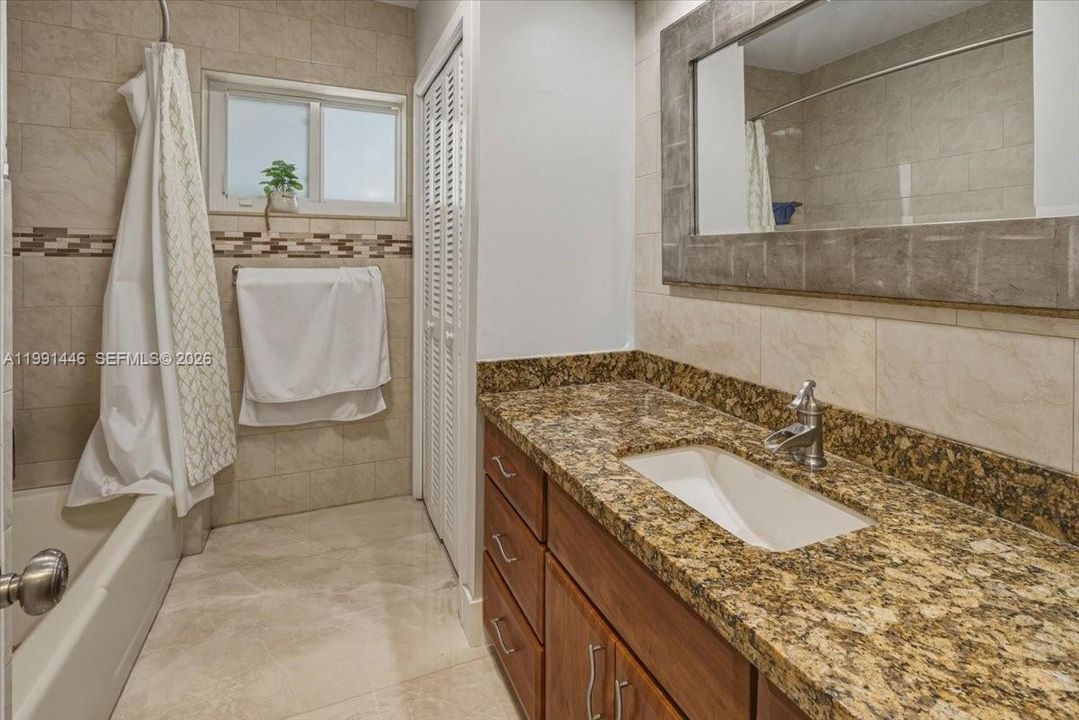 En Venta: $790,000 (3 camas, 2 baños, 2010 Pies cuadrados)