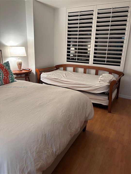 Active With Contract: $3,795 (1 beds, 2 baths, 1009 Square Feet)