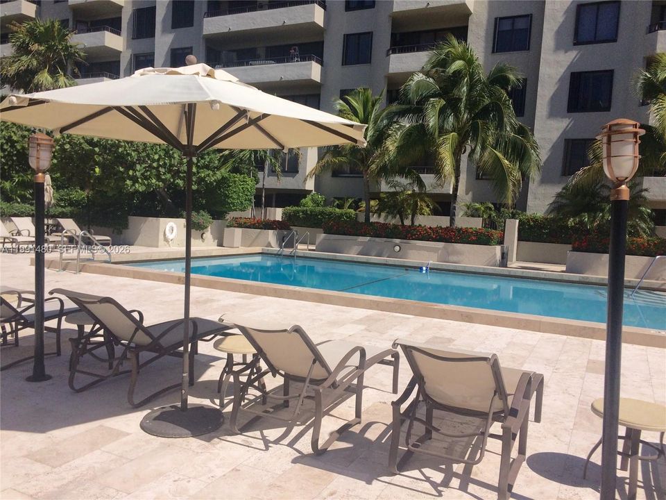 Active With Contract: $3,795 (1 beds, 2 baths, 1009 Square Feet)