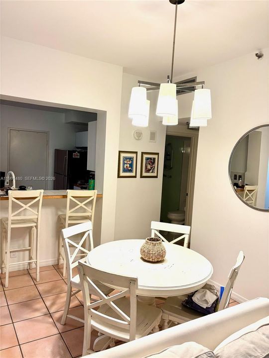 Active With Contract: $3,795 (1 beds, 2 baths, 1009 Square Feet)