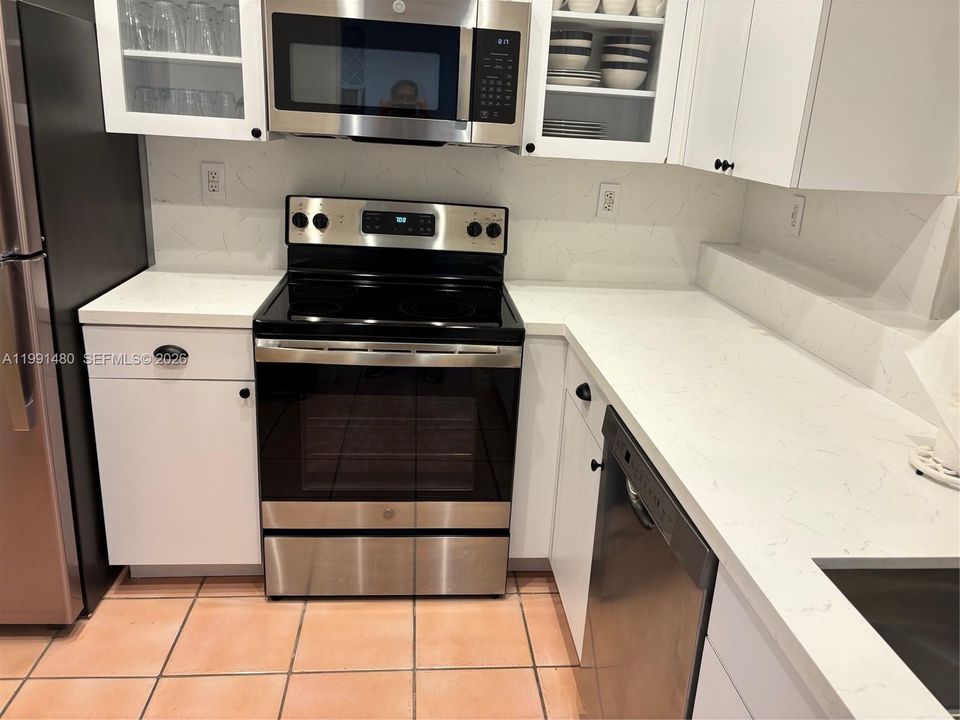 Active With Contract: $3,795 (1 beds, 2 baths, 1009 Square Feet)