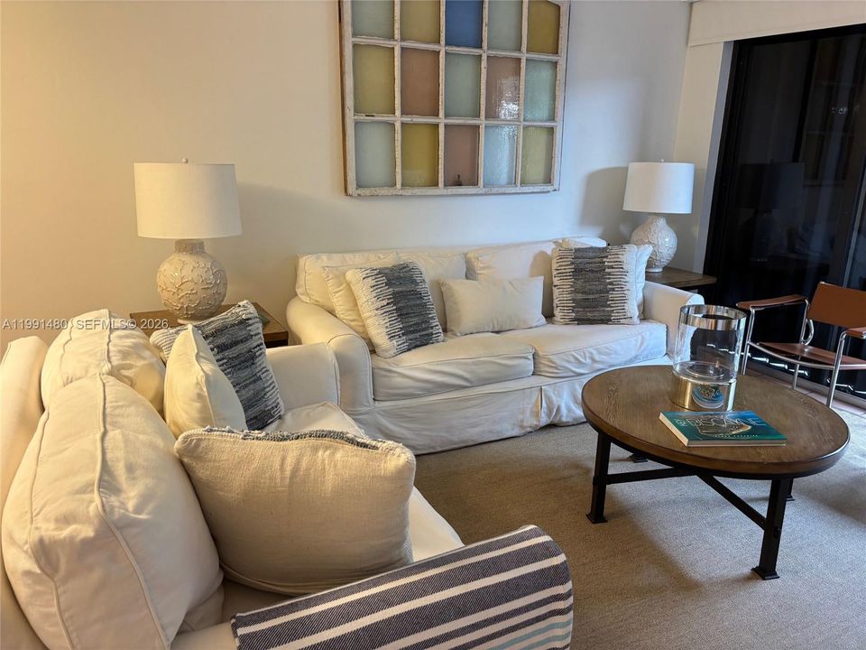 Active With Contract: $3,795 (1 beds, 2 baths, 1009 Square Feet)