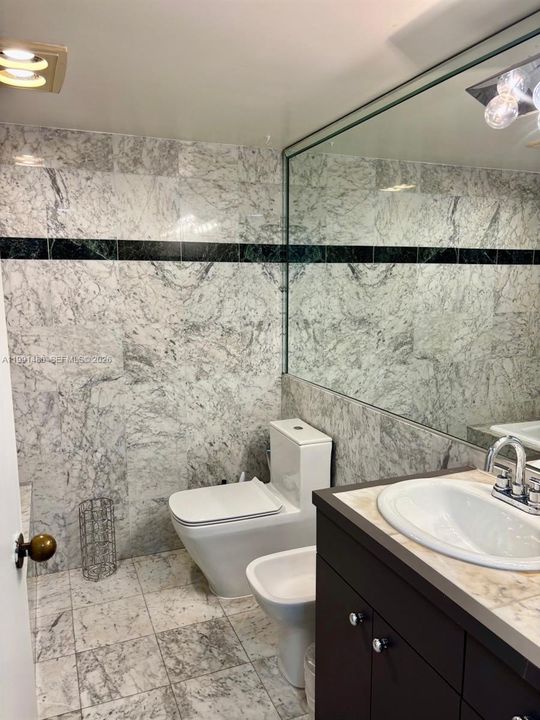 Active With Contract: $3,795 (1 beds, 2 baths, 1009 Square Feet)