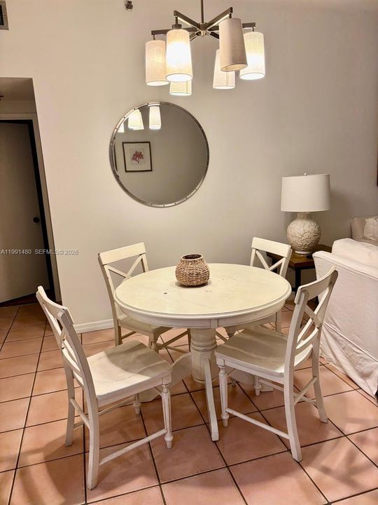 Active With Contract: $3,795 (1 beds, 2 baths, 1009 Square Feet)