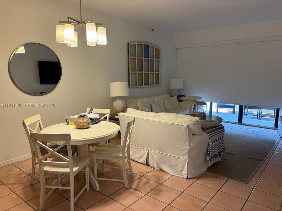 Active With Contract: $3,795 (1 beds, 2 baths, 1009 Square Feet)