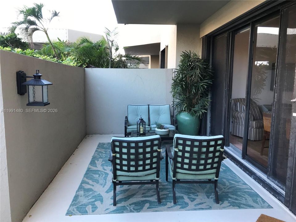 Active With Contract: $3,795 (1 beds, 2 baths, 1009 Square Feet)