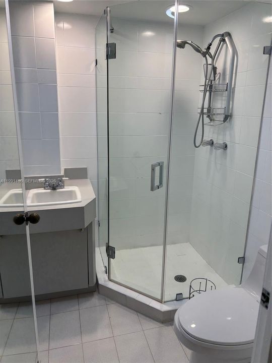 Active With Contract: $3,795 (1 beds, 2 baths, 1009 Square Feet)